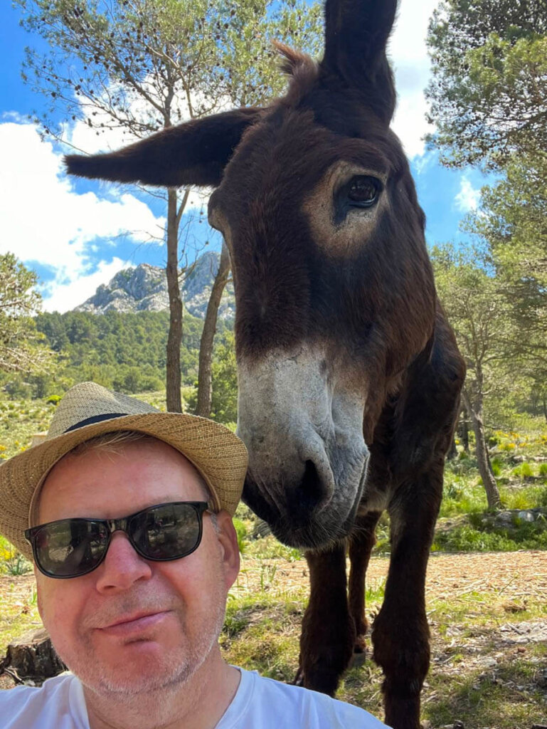 Selfie mit Esel auf Mallorcas GR221