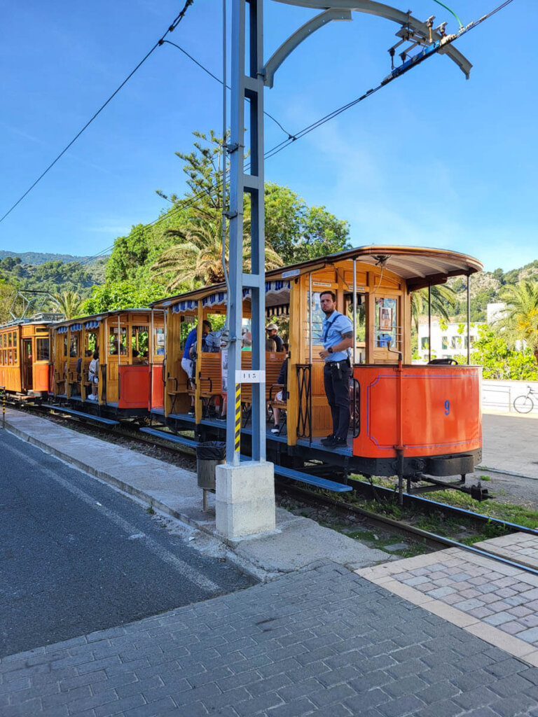 Sóllers historische Straßenbahn