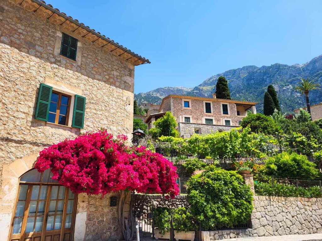 Das Künstlerdorf Deià in Mallorcas Serra de Tramuntana