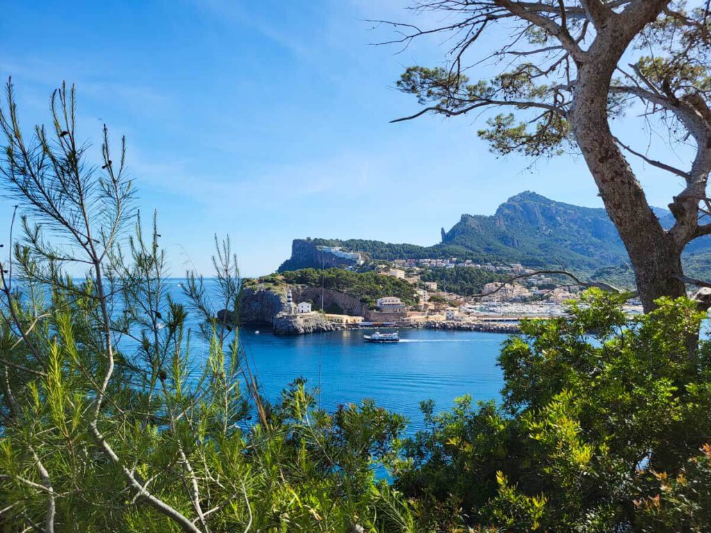 Blick auf den Hafen von Port de Sóller