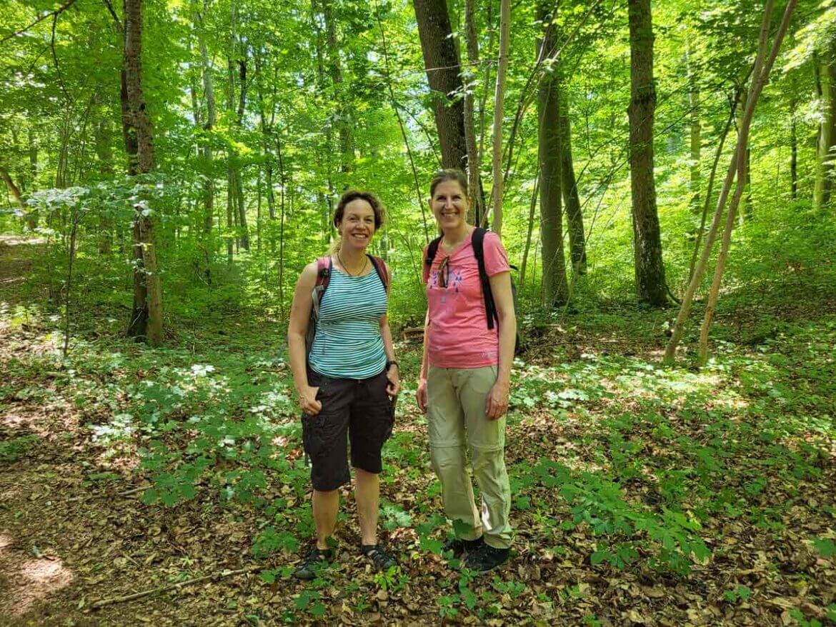 Mit Shinrin Yoku Kursleiterin Peggy Wandel beim Waldbaden auf der Schwäbischen Alb