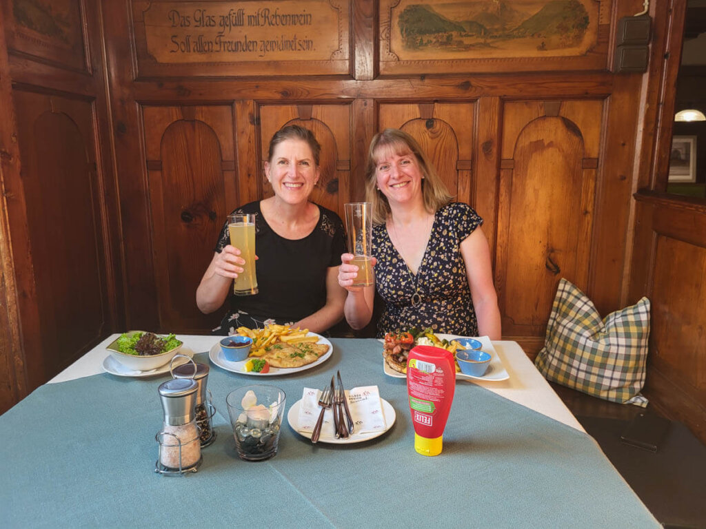 Abendessen in der historischen Gaststube des Einhorn Schaller in Schwaz, Tirol