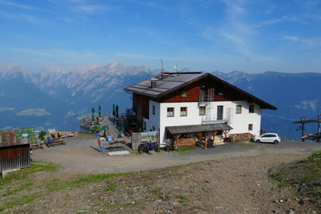 Das Hecherhaus an der Bergstation der Kellerjochbahn in Schwaz, Tirol