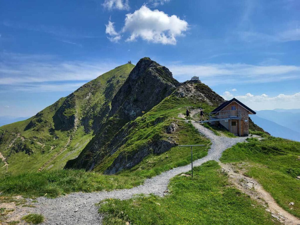Über den Grat geht es von der Kellerjochhütte zur Kapelle - nur für Schwindelfreie