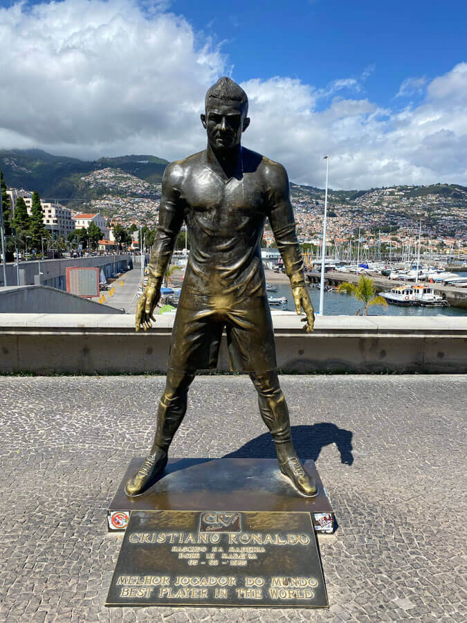 Die Statue von Cristiano Ronaldo in Funchal