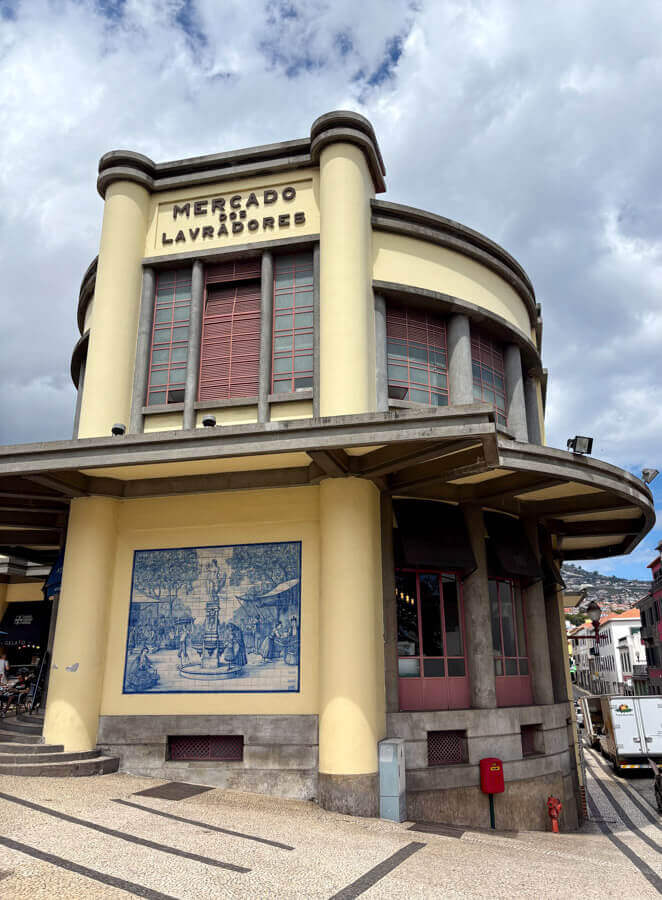 Der Mercado dos Lavradores, der historische Bauernmarkt aus den 1940er Jahren in Funchal