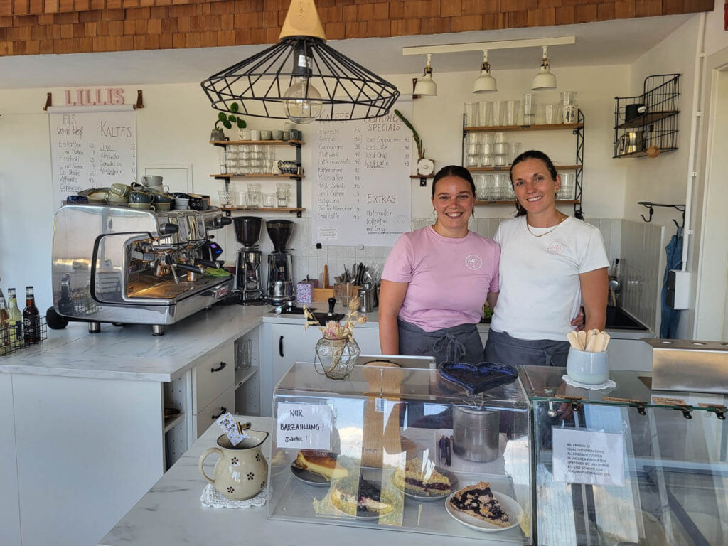 Mona & Lilli in Lilli's Café auf dem Ruhbauernhof im Dreisamtal