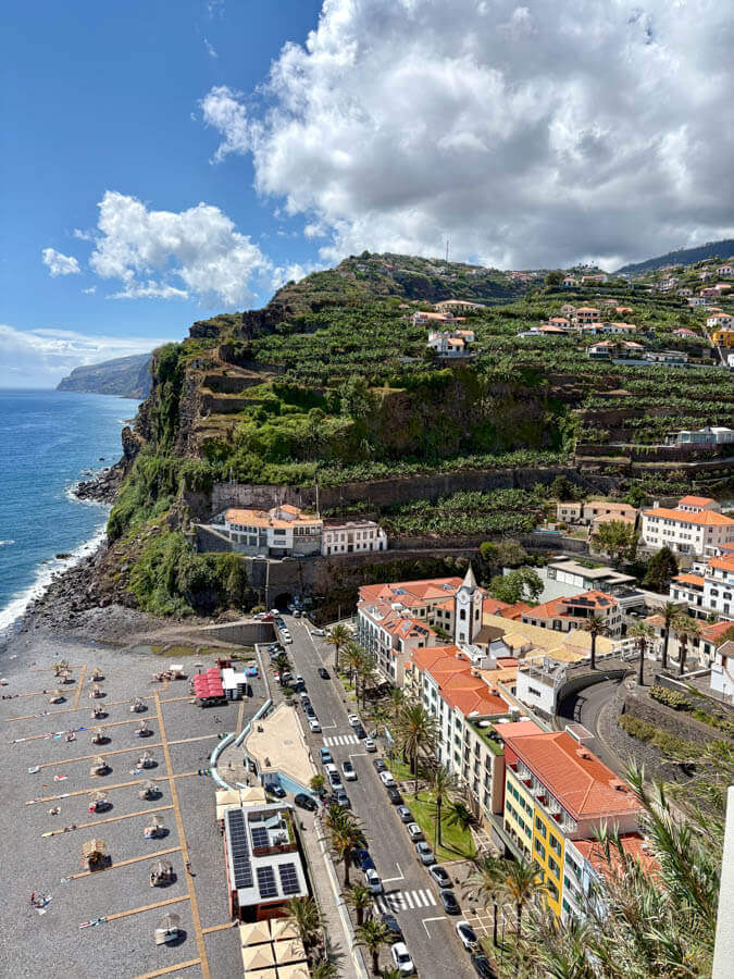 Blick auf Ponta do Sol auf der Südseite Madeiras