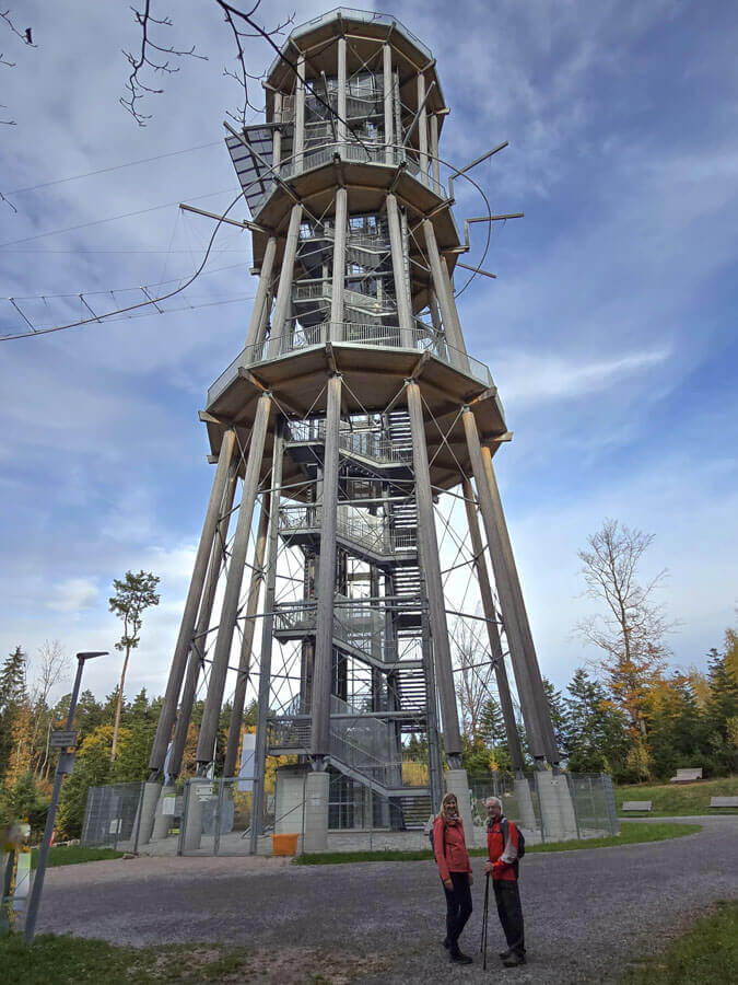 Wanderung zum imposanten Aussichtsturm Himmelsglück bei Schömberg im Nordschwarzwald
