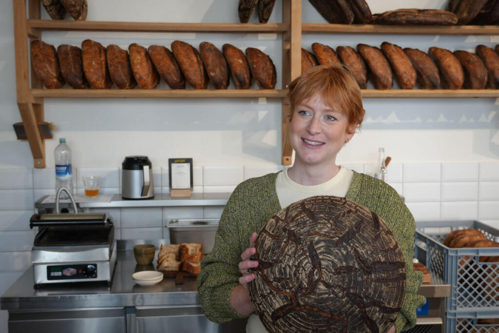 Sophie Henne in Stuttgarts erster reiner Sauerteigbäckerei Brotique