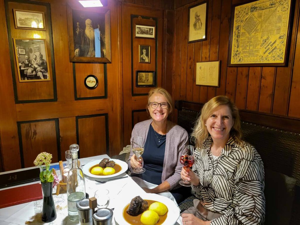 Thüringer Spezialitäten: Abendessen im Goldenen Zwinger mit Meininger Hütes und Rouladen