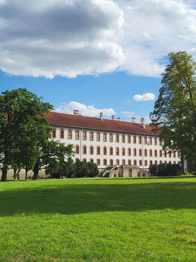 Schloss Elisabethenburg in Meiningen vom Schlosspark aus gesehen
