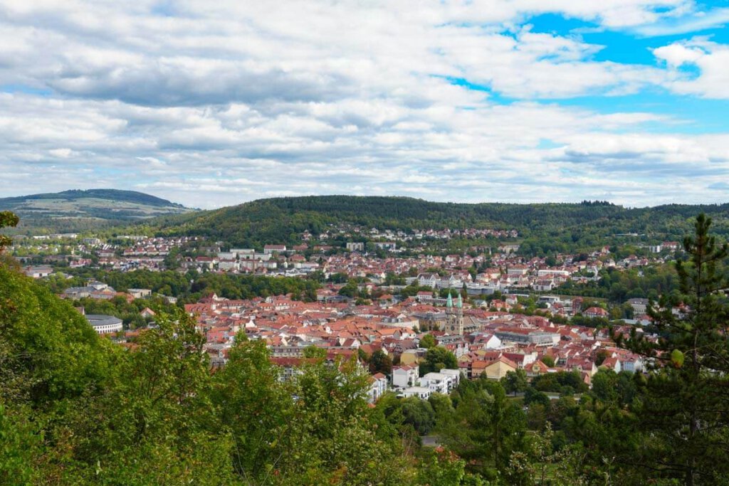 Ausblick auf das ins Werratal eingebettete Meiningen